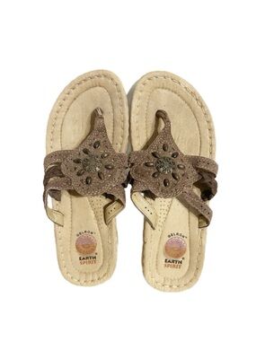 Earth Spirit Tan Thong Sandals Metal Medallion Narrow Side Straps Braid Slip-On
